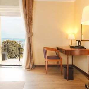 Deluxe  Sea side Room